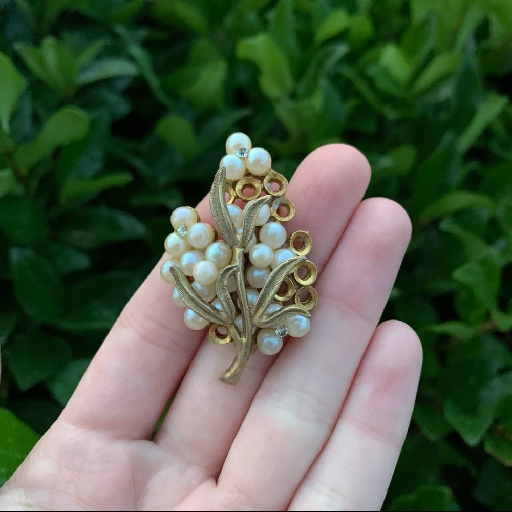 Vintage Gold Color Branch/Leaf Faux Pearl Brooch/Pin - Picture 2 of 7